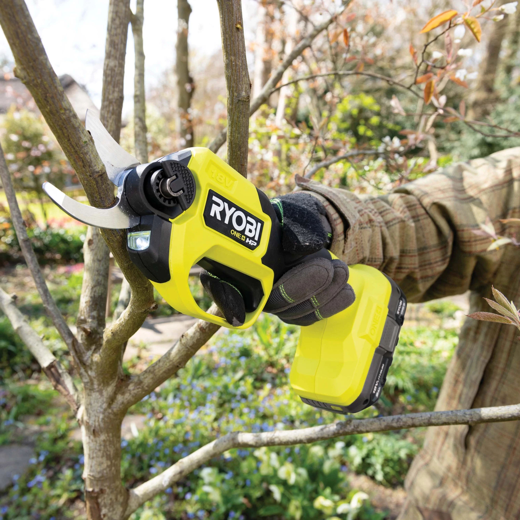 18V ONE+ HP? Brushless 28mm Pruning Secateurs Tool Only 4 18V ONE+ HP? Brushless 28mm Pruning Secateurs Tool Only