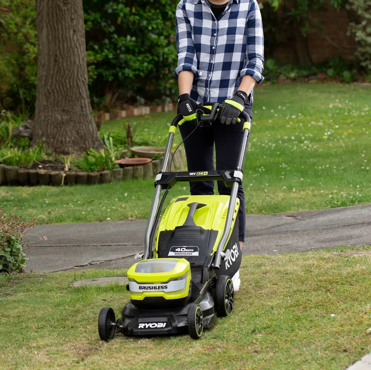 18V ONE+ HP? Brushless 40cm Lawn Mower Tool Only 4 18V ONE+ HP? Brushless 40cm Lawn Mower 6.0Ah Kit